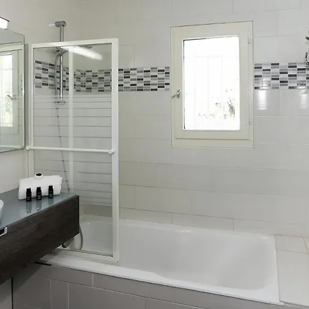 Suquette Charming Provencal House In With Terrace, Garden And Pool Access 펜션