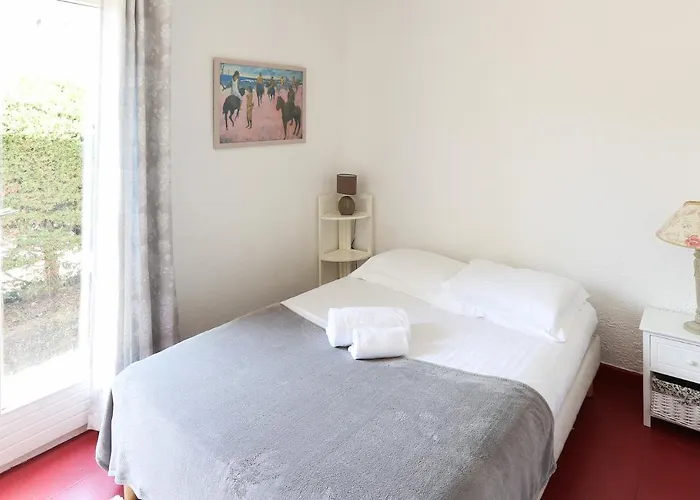 Suquette Charming Provencal House In With Terrace, Garden And Pool Access 펜션 *